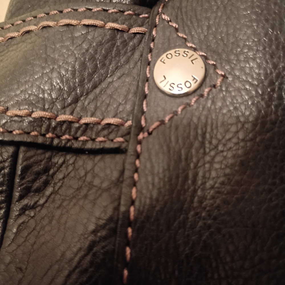 Fossil Chic Black Leather Drawstring Shoulder Bag - Picture 6 of 7